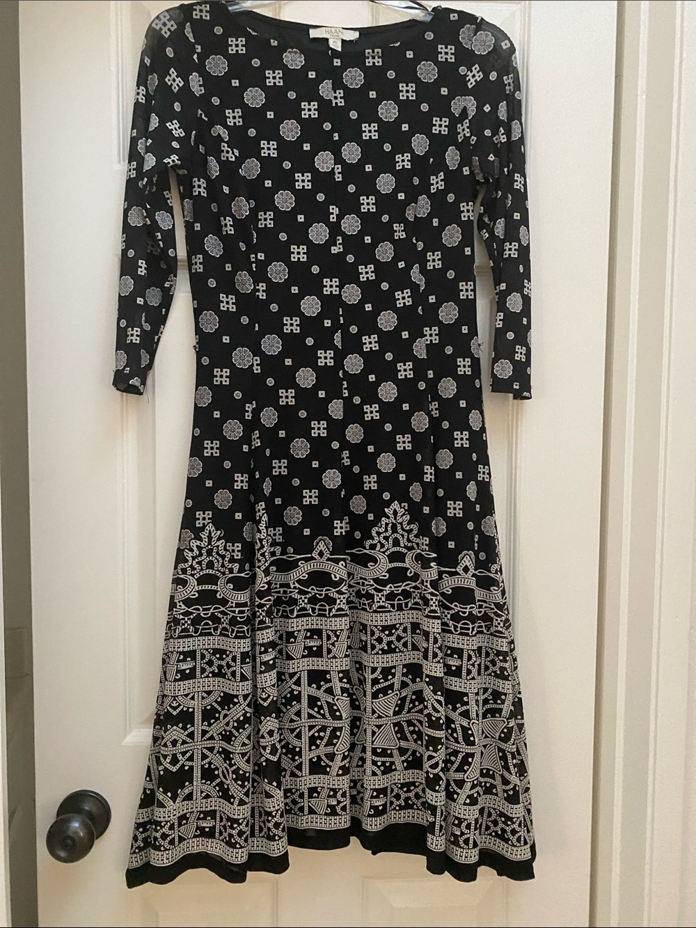 Haani Black and White Long Sleeve Patterned Midi Dress